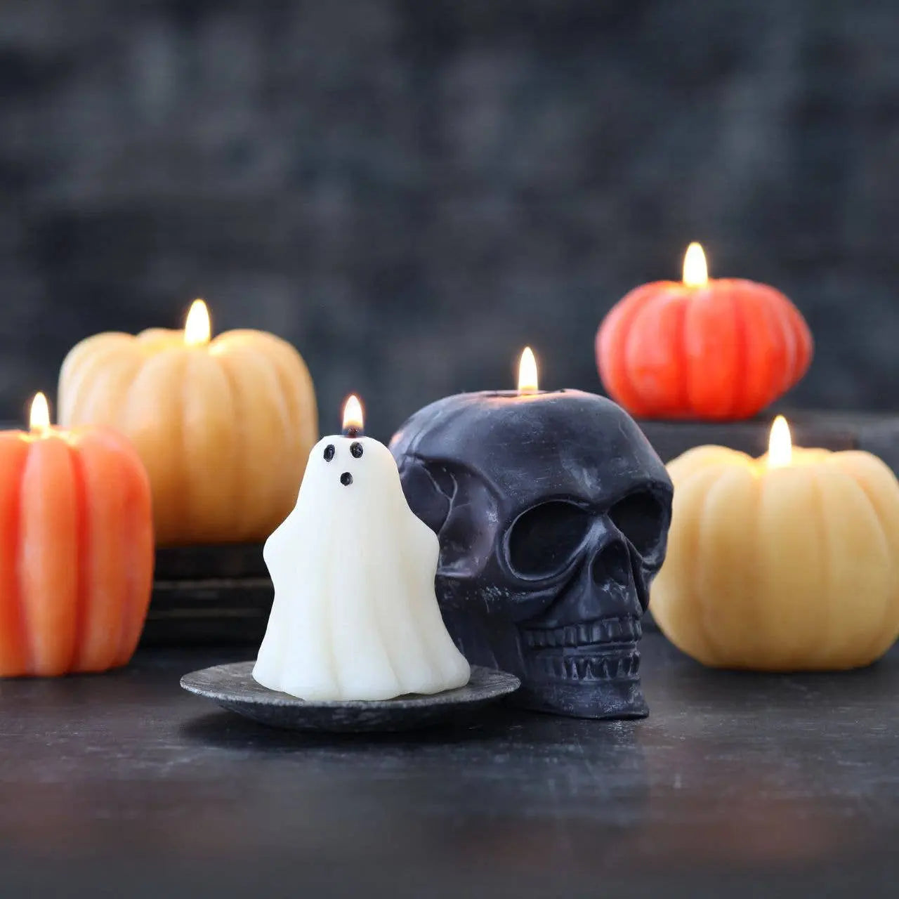 Sculpted Skull Candle β 100% Beeswax β Black - Handcrafted