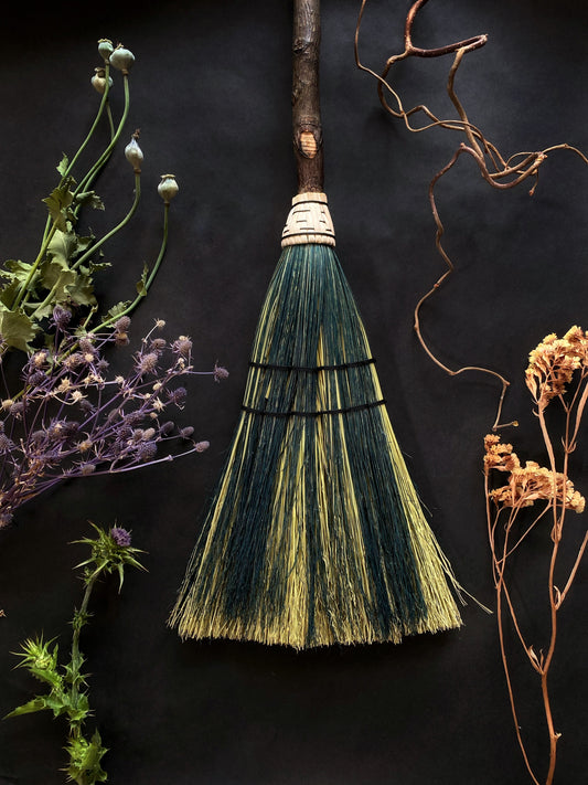 "Big Boss Witch" w/ Plaited Top, Gothic Cottagecore – Functional Natural Broomcorn Sweeper