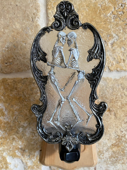Amor Aeternus, Skeleton Lovers Nightlight, Hand Painted Resin Sculpture| Gothic Night Light |Embracing Skeletons Light for Gothic Home Decor