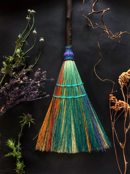 "Big Boss Witch" w/ Plaited Top, Gothic Cottagecore  – Functional Natural Broomcorn Sweeper